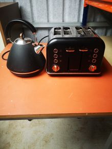 kettle and toaster