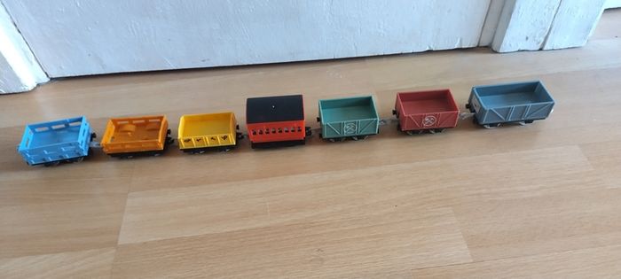 Thomas and friends Trackmaster Motorised trains with track and carriages