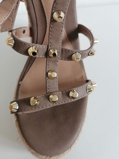 Studded shoes