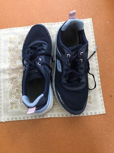 Skechers runners, dark blue