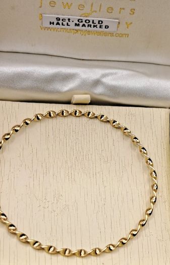 9 ct yellow gold  round twist bangle