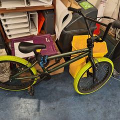 BMX Bike - Pine Green / Slime Green