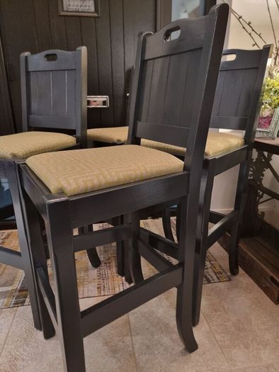 Beautiful Kitchen Island Stools x 4