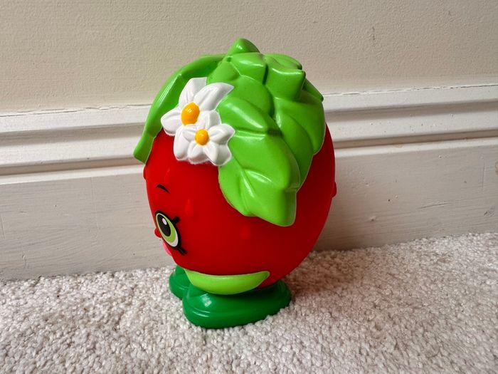 Shopkins Strawberry Kiss Colour Changing approx. 12 cm. Used Please see photos