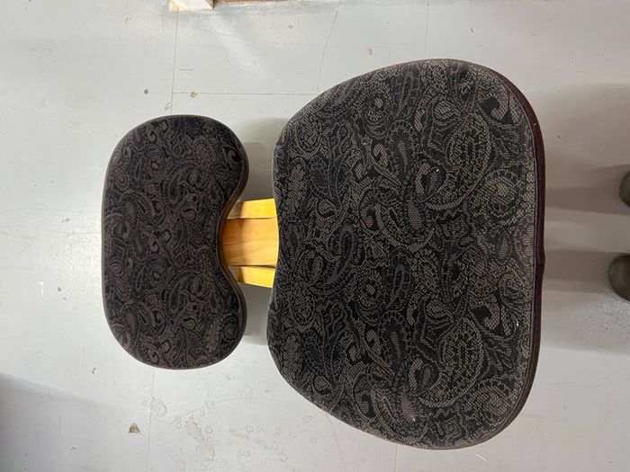 Kneeling chair