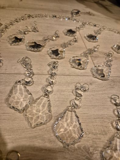 Crystal pendants with connectors