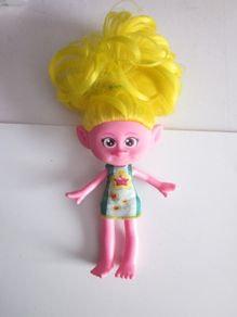 Mattel Dreamworks Trolls Band Together Trendsettin Doll