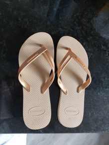 Gold Haviana flip flops women's UK size 4