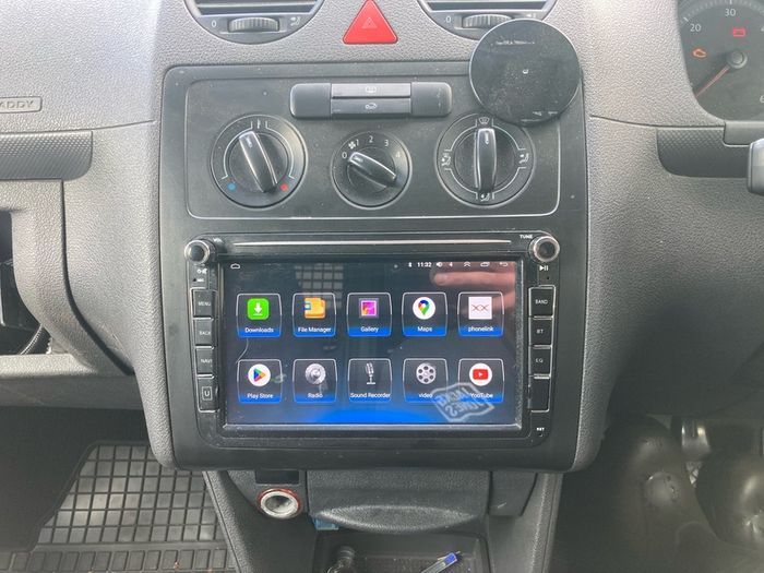 Touch screen bluetooth radio