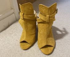 Mustard shade handmade shoes