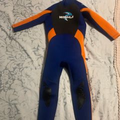 kids wetsuit 5-6 years used once
