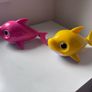 Yellow Baby Shark Sing & Swim Bath Toy Baby Image 7