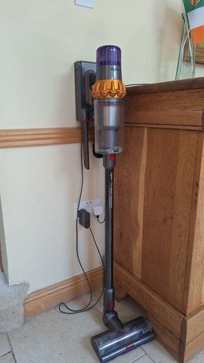Dyson v15 vacuum cleaner