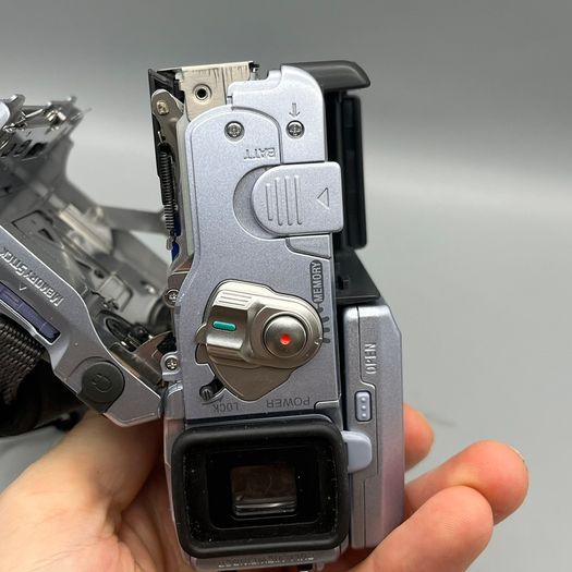 Sony DCR-PC9E Digital Handycam Camcorder - FAULTY