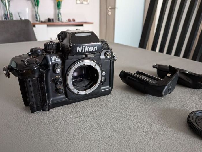 Nikon F4 (please read ad)