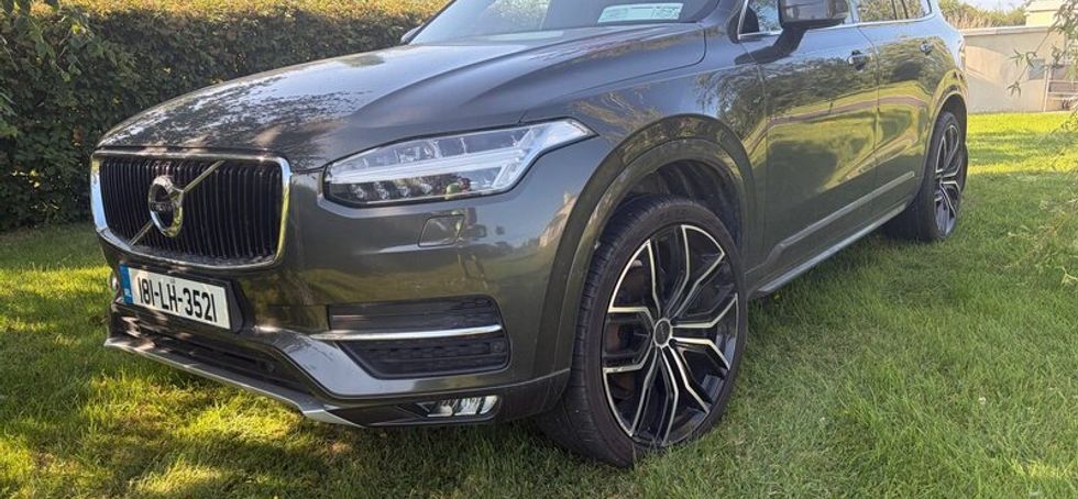 Volvo XC90 Momentum Pro huge spec