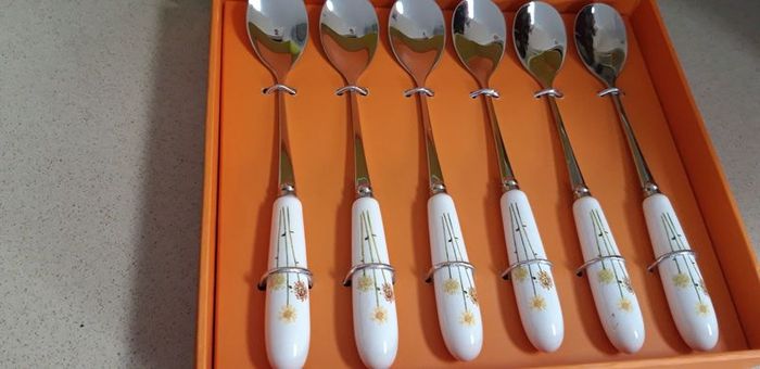 New Aynsley Living Daisy Chain Pastry/Ice Cream Spoons