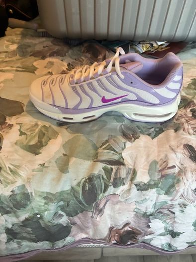 Women's Nike TNs