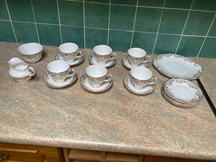 Vintage China Tea Set - Royal Tara