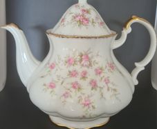 Teapot Paragon Victoriana Rose