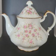 Teapot Paragon Victoriana Rose