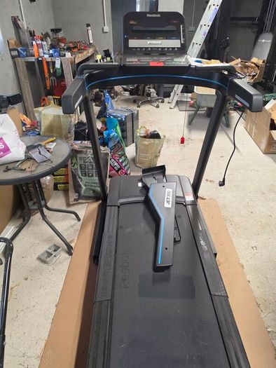 Reebok Jet 300 Treadmill for parts or repair