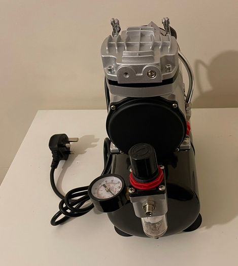 Fengda FD-186 Airbrush Mini Compressor with Tank - Perfect Condition