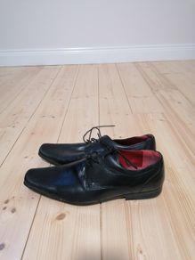 Red tape mens black shoe size 44
