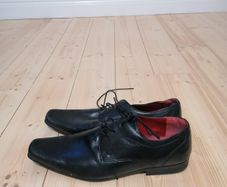 Red tape mens black shoe size 44