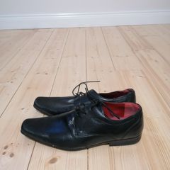 Red tape mens black shoe size 44