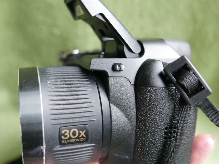 Fuji Fujifilm Finepix S S4000 bridge travel super zoom 30x 24mm wide 14mp camera +SD Card, works well