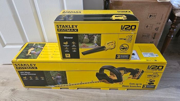 Stanley Fatmax V20 hedge trimmer kit and blower