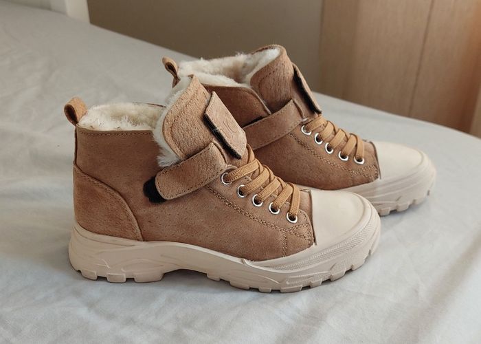 UGG unisex kids boots