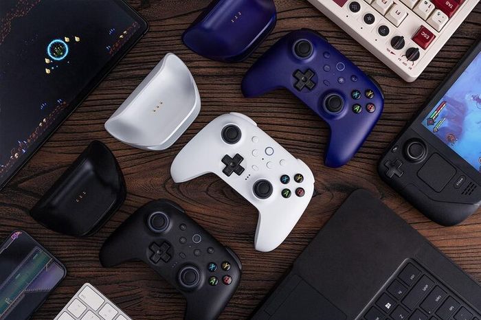 BUNDLE: 8Bitdo Ultimate 2 Wireless Controller (Boxed) + Official Controller Travel Case (Boxed) + Bonus!