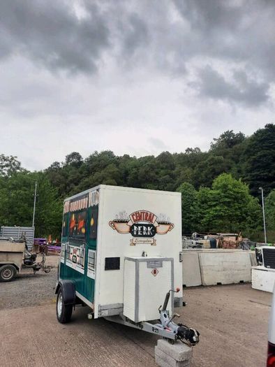Mobile catering trailer