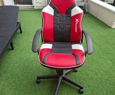 nearly brand new gaming chair