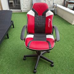 nearly brand new gaming chair
