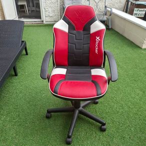 nearly brand new gaming chair