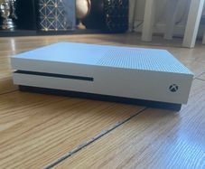 Xbox One S 1TB, + Controller and Box