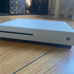 Xbox One S 1TB, + Controller and Box