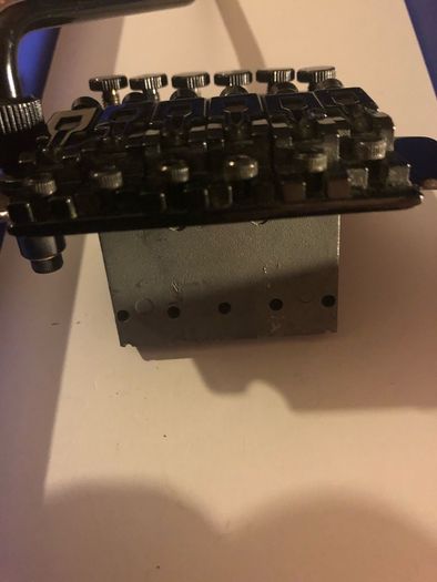 Floyd Rose tremolo double locking system
