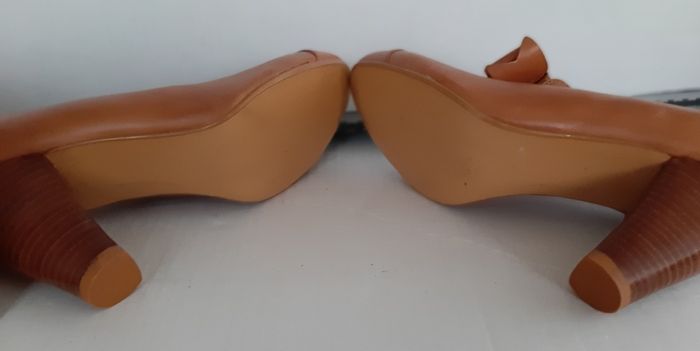 Beautiful new genuine leather Rocha John Rocha shoes