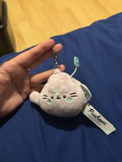 Pusheen surprise box keychain food