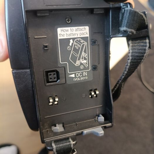 Panasonic RX11 Palmcorder VHS-C Camcorder 21x Zoom