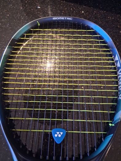 Yonex Ezone 98 305g tennis racket