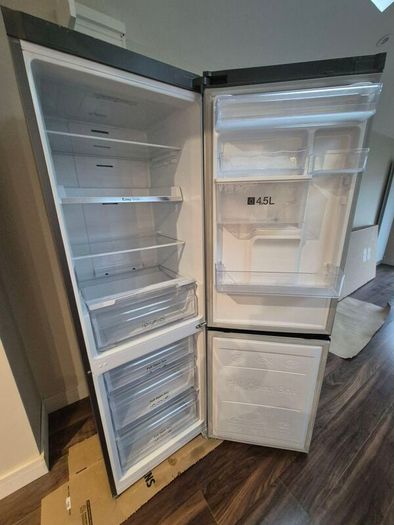 Samsung Freestanding Fridge Freezer