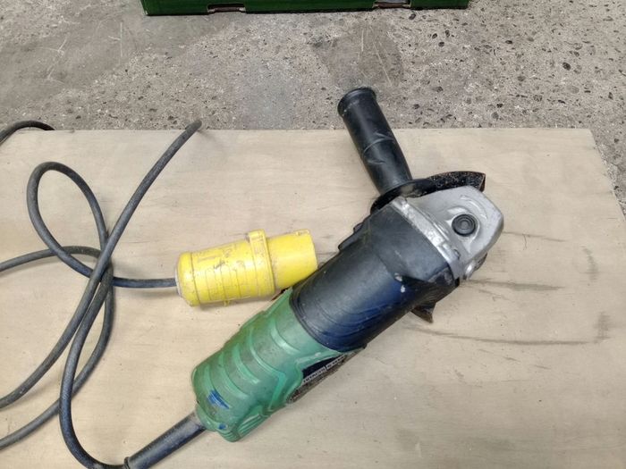 110v  Hitachi  9" grinder