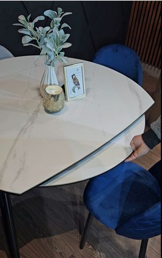 Extendable Dining Table
