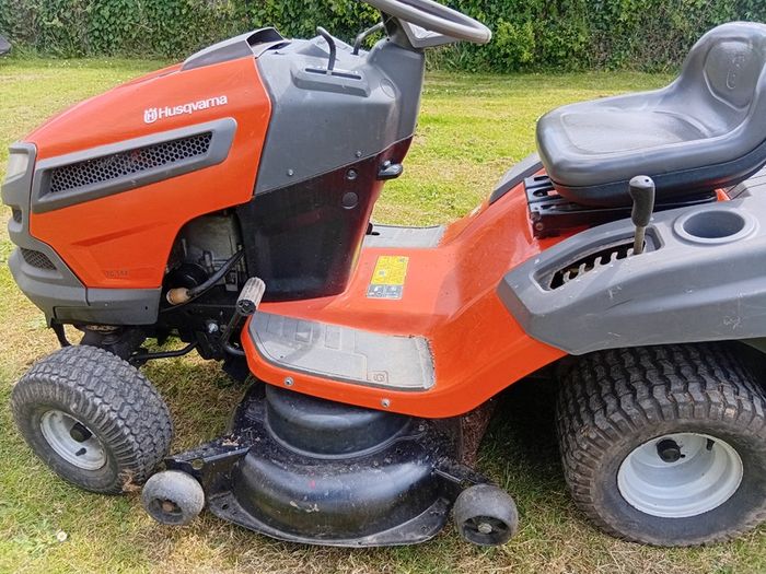 Husquavarna Ride on Mower TC142. 2016 model