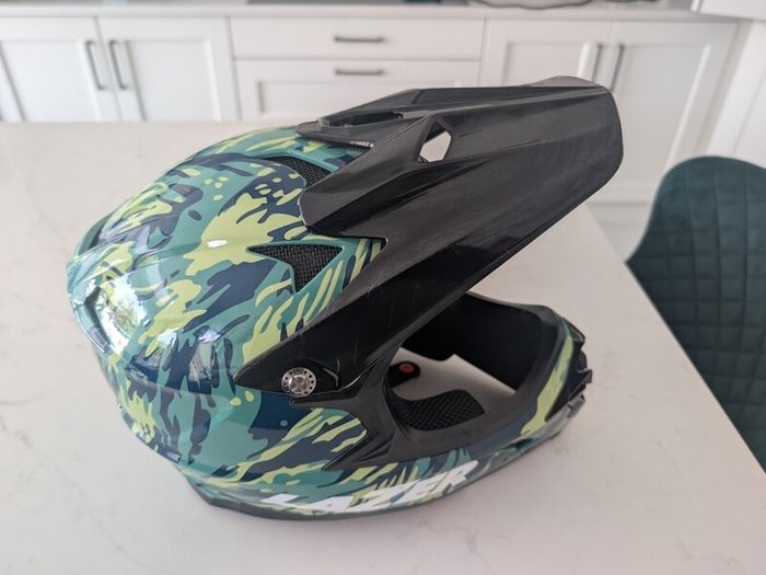Nearly New Youths MTB full face helmet